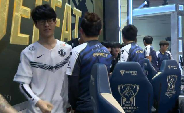 NIP赛后群访 shanji：第一局剑魔最大的失误就是团战闪现撞墙了