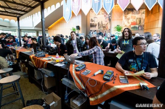 Feather Robot 完美钩住帮助大哥 SeTab 覆盖 ThunderTalk Gaming 德国杯 + 双杀 LNG Esports 在联赛中