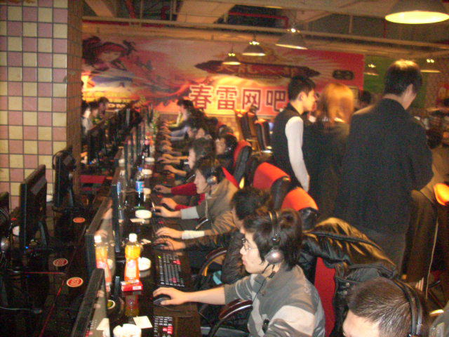 BLG官方分享Elk选手23岁庆生视频：呼！蜡烛一吹，许个愿吧！